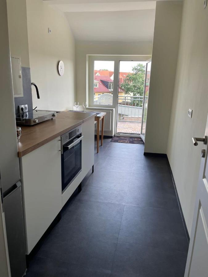 Schoene Neue 4 Zimmer Wohnung Mit Sued-Balkon Bis 8 Personen Naumburg  Exterior foto
