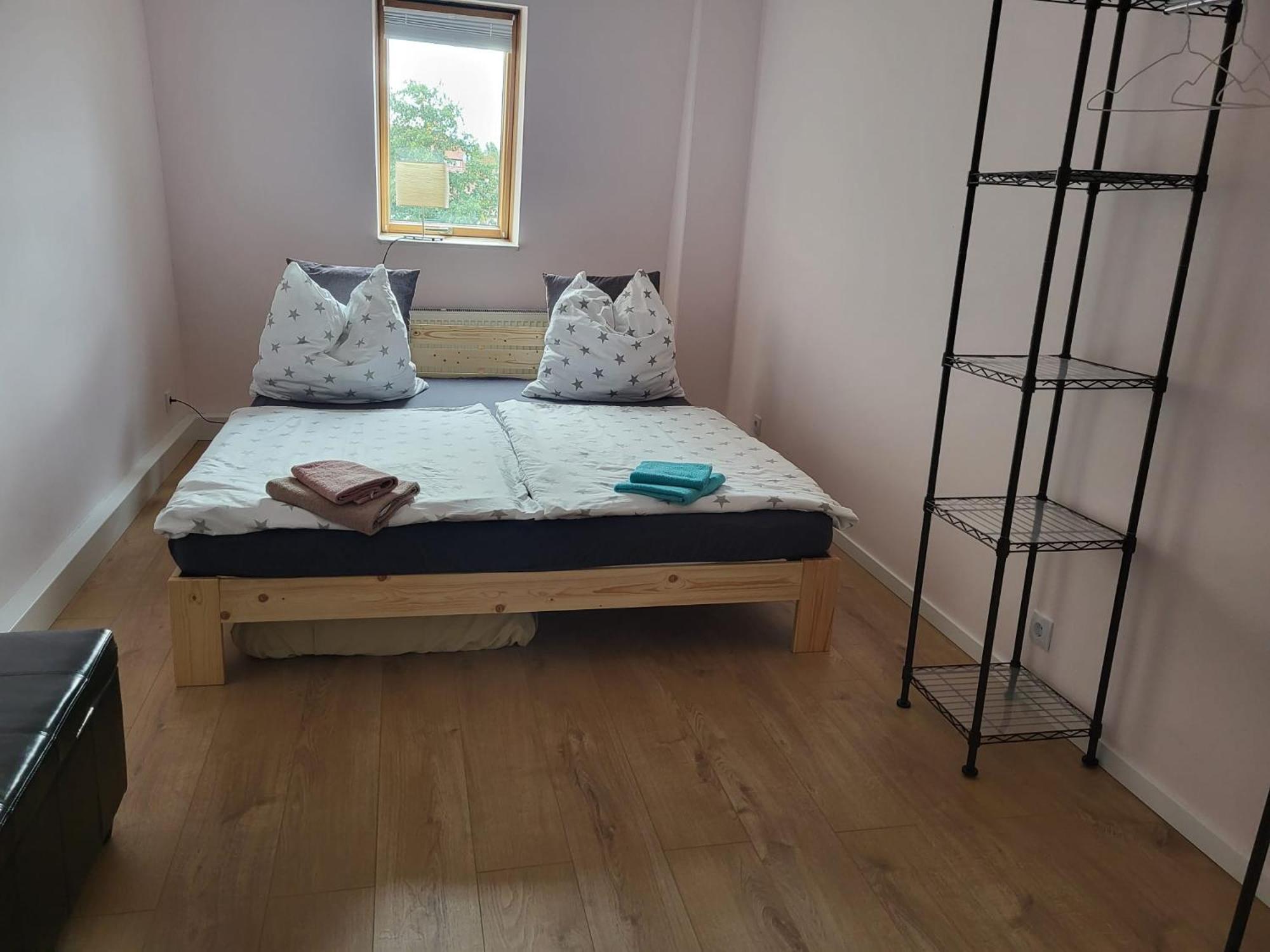 Schoene Neue 4 Zimmer Wohnung Mit Sued-Balkon Bis 8 Personen Naumburg  Exterior foto
