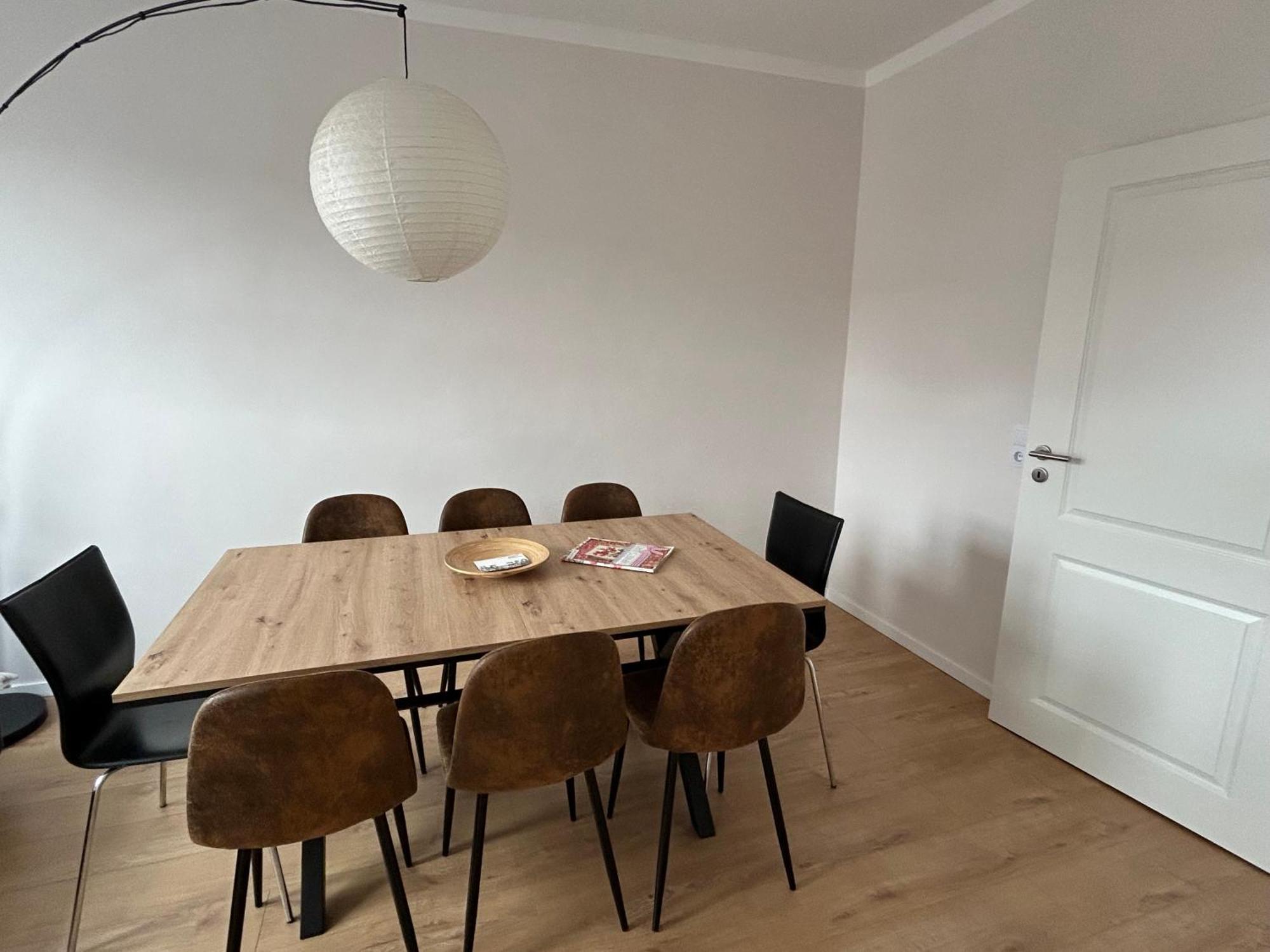 Schoene Neue 4 Zimmer Wohnung Mit Sued-Balkon Bis 8 Personen Naumburg  Exterior foto