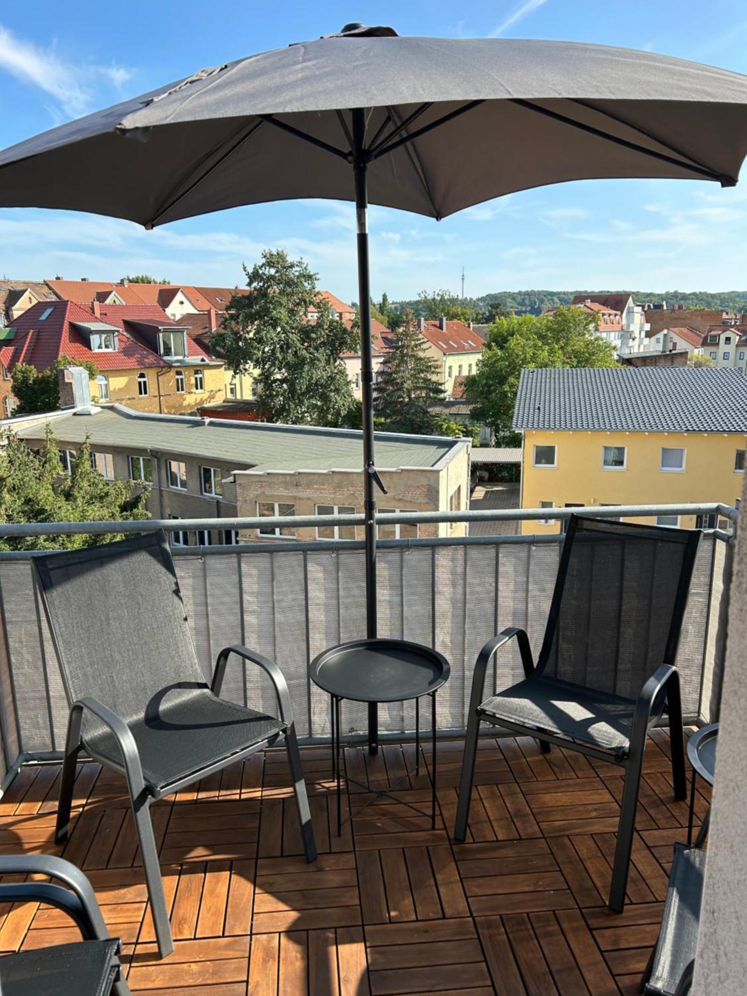 Schoene Neue 4 Zimmer Wohnung Mit Sued-Balkon Bis 8 Personen Naumburg  Exterior foto