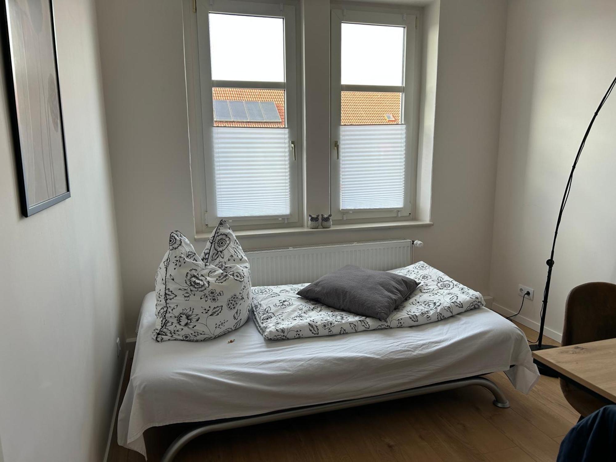 Schoene Neue 4 Zimmer Wohnung Mit Sued-Balkon Bis 8 Personen Naumburg  Exterior foto